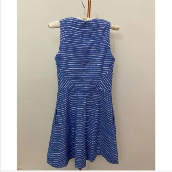 GAP - Linen Blend Fit Flare Dress - Picture 3 of 5